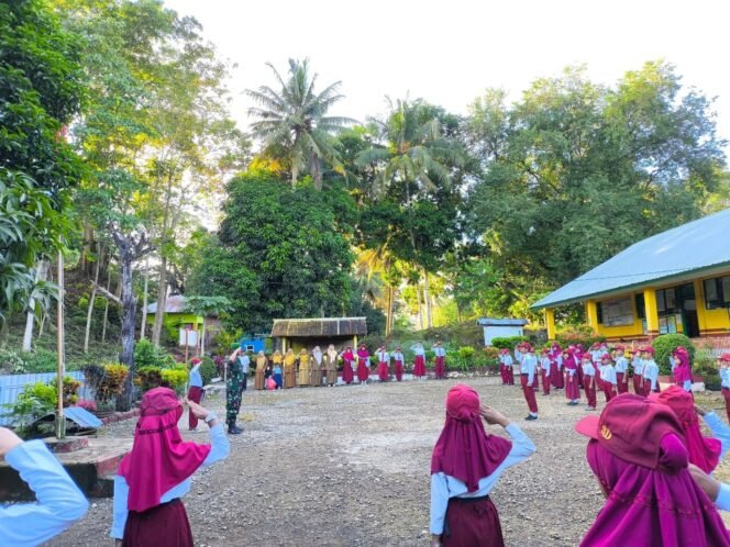 
					Lewat Babinsa, Dandim Bone Buktikan Kepedulian Dan Cinta Terhadap Generasi Bangsa