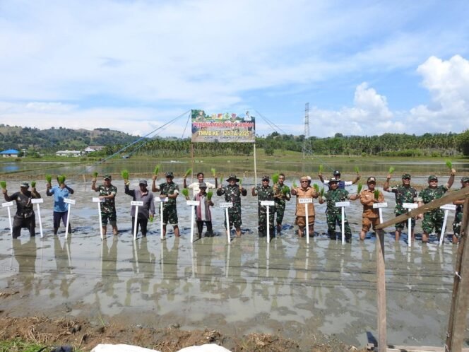 
					Danrem 133/NW dan Pj Bupati Gorontalo Utara Tinjau Lahan Ketahanan Pangan Usai Pembukaan TMMD ke-124