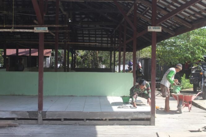 
Dukung Pemulihan Ekonomi Desa, Satgas TMMD Bangun Pasar Tradisional di Desa Talio