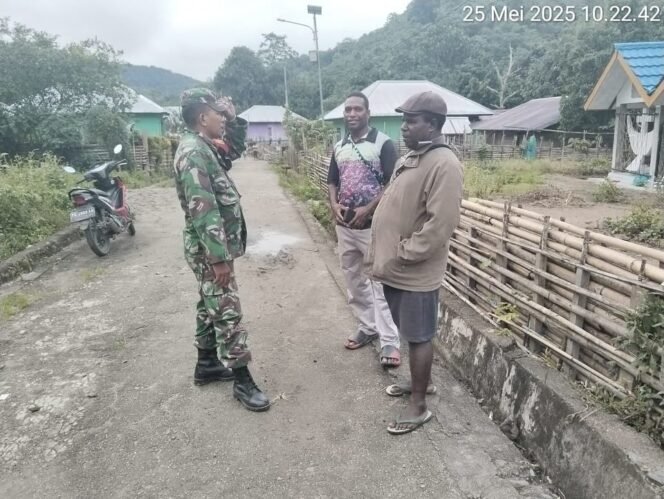 
Komsos Babinsa dengan Kepala Kampung Benyas: Menjaga Keamanan dan Ketertiban