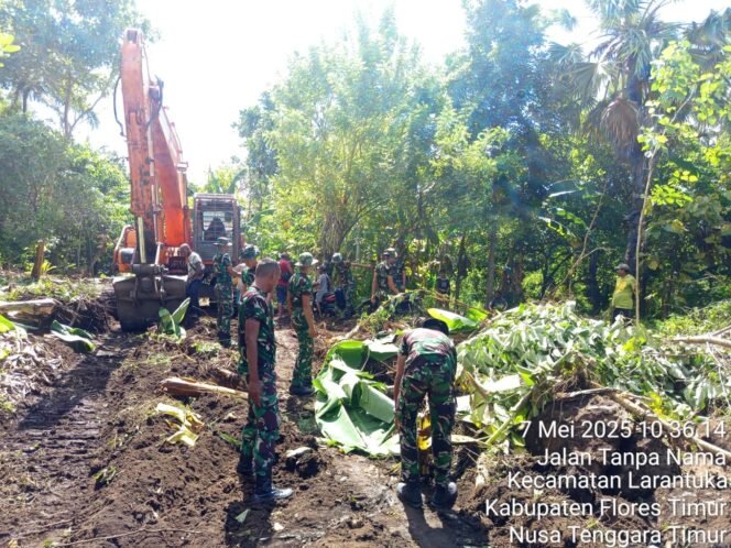 
					Kodim 1624/Flotim Terjunkan Alat Berat Excavator Dukung Pembukaan Jalan TMMD Ke-124