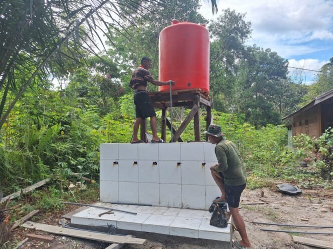 
					Siap Alirkan Air Bersih, Satgas TMMD Pasang Instalasi Pipa Sumur Bor