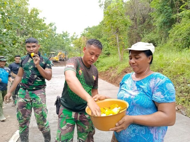 
					Ibu Luh Eka, Sosok Tulus dari Depeha: Berbagi Ubi dan Labu Rebus untuk Prajurit TMMD yang Bangun Jalan Desa