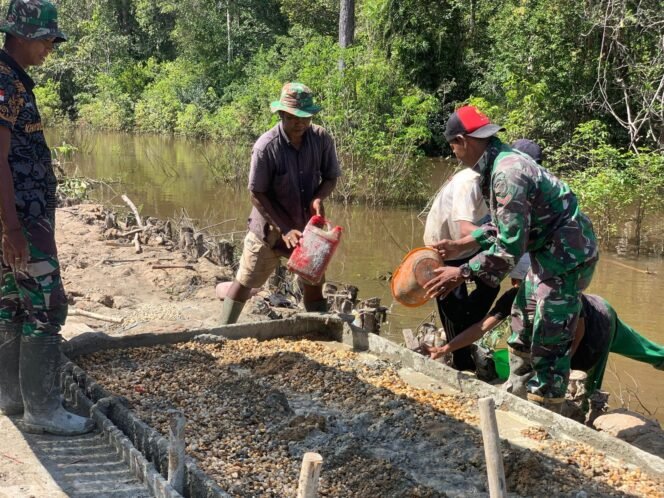
					Prajurit TMMD Satukan Tenaga untuk Cincin Sumur di Barito Selatan