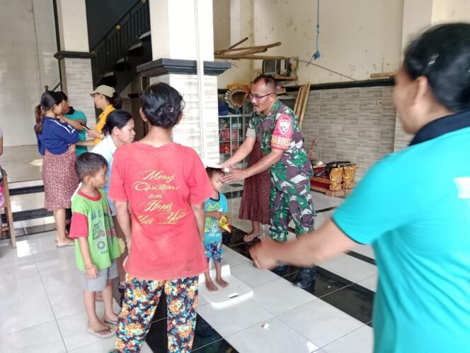 
					Babinsa Desa Peninjoan Dampingi Posyandu Balita di Banjar Dinas Kebon Kangin