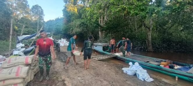 
					TMMD Kodim 1012/Buntok Lanjutkan Cor Jalan, Lansir Semen Dikerjakan Bersama Warga Talio
