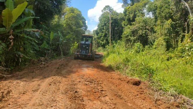 
Satgas TMMD Kodim 1012/Buntok Garap Jalan Penghubung Desa Danau Ganting dan Desa Talio