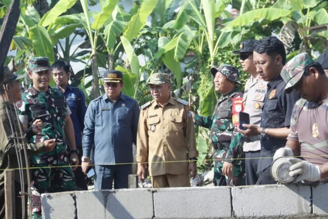 
					Wakil Bupati Mempawah Apresiasi Kerja Keras Satgas dan Warga Saat Membangun RTLH