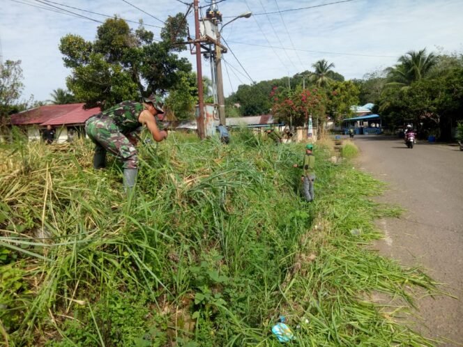 
					Gotong Royong Jumat Bersih: Koramil Juai dan Masyarakat Desa Mungkur Uyam Bersinergi