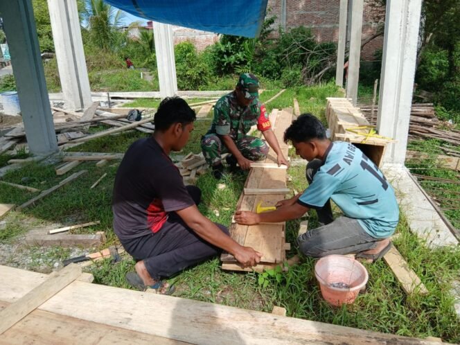 
					Babinsa Posramil Pasie Raya Wujudkan Kepedulian Terhadap Warga