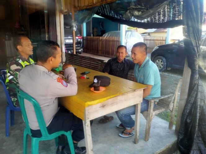 
					Babinsa dan Bhabinkamtibmas Laksanakan Komsos Bersama Warga di Gampong Meutulang