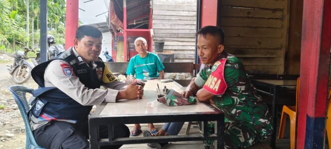 
					Aksi Sinergi Babinsa dan Bhabinkamtibmas di Aceh Jaya dalam Melaksanakan Komsos