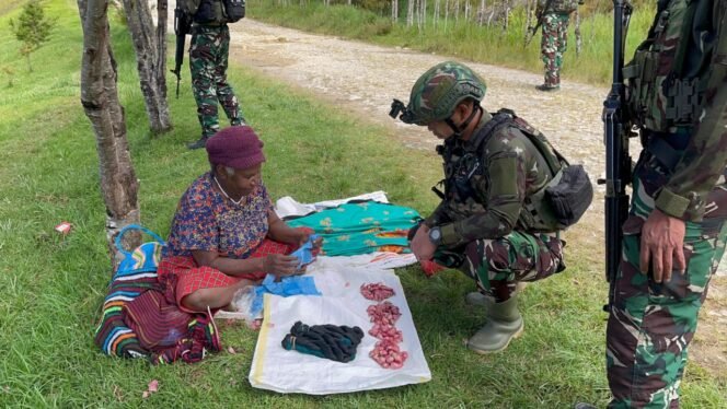 
					Satgas Yonif 614/RJP Wujudkan Kepedulian terhadap Petani dengan Memborong Hasil Panen