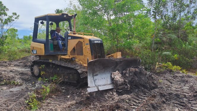 
					Alat Berat Jadi Andalan Satgas TMMD Nunukan Percepat Pembukaan Badan Jalan