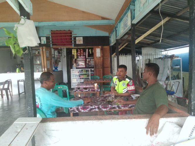 
Babinsa Koramil 07/ Johan Pahlawan Sambangi Warga Desa Padang Seurahit