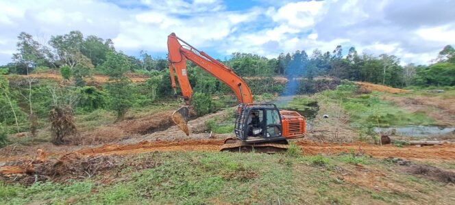 
					Excavator Jawab Kebutuhan Jalan Krusial TMMD