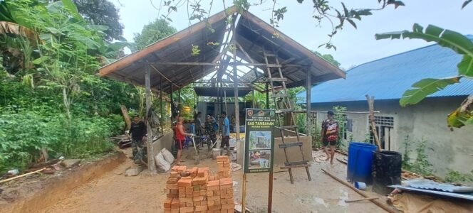 
					TNI dan Warga Berbaur Selesaikan RTLH: Membangun Komunikasi dan Kepercayaan Melalui TMMD