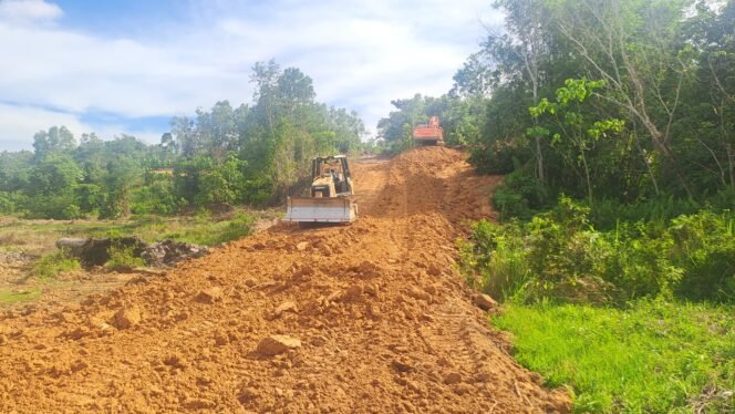 
					Satgas TMMD Nunukan Pacu Pembangunan Badan Jalan Sepanjang 2.600 Meter di Mansapa