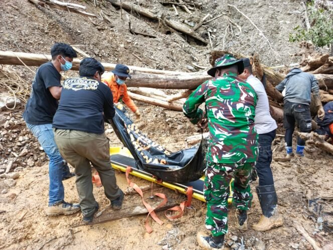
					Pencarian Korban Banjir Bandang di Pegunungan Arfak Terus Dilakukan