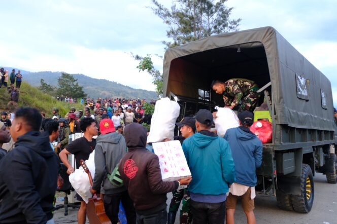 
Kebakaran di Lanny Jaya: Satgas Yonif 614/RJP Beraksi Cepat