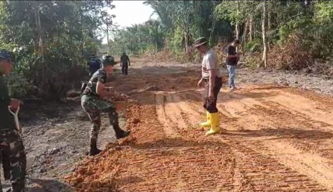 
					Selain Bangun Akses Jalan, Satgas TMMD Ke 124 Kodim 0315/Tanjungpinang Lakukan Pembuatan Sumur dan Rehab RTLH