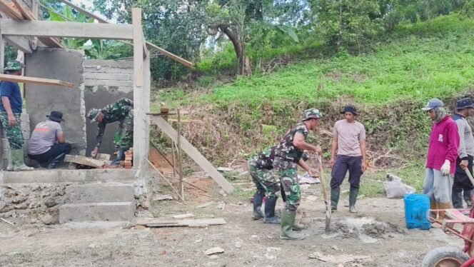 
Satgas TMMD Kodim 1431/Bombana Tunjukkan Kekompakan Bangun MCK di Desa Morengke