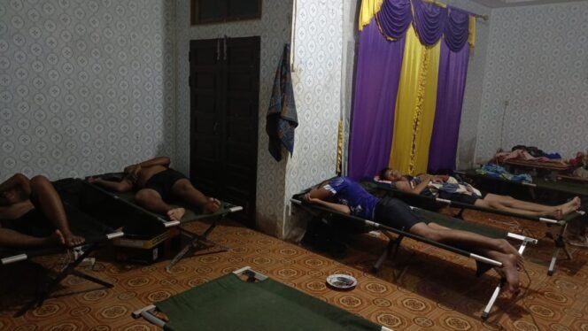 
					Satgas TMMD Reguler ke-124 Tidur di Rumah Warga, Bukti Kemanunggalan TNI-Rakyat