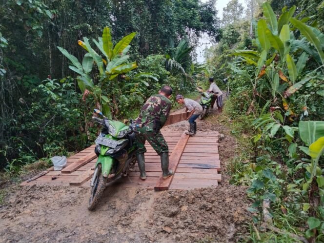 
					Gotong Royong Bangun Jembatan, TMMD Satukan Desa dan Perkuat Persaudaraan