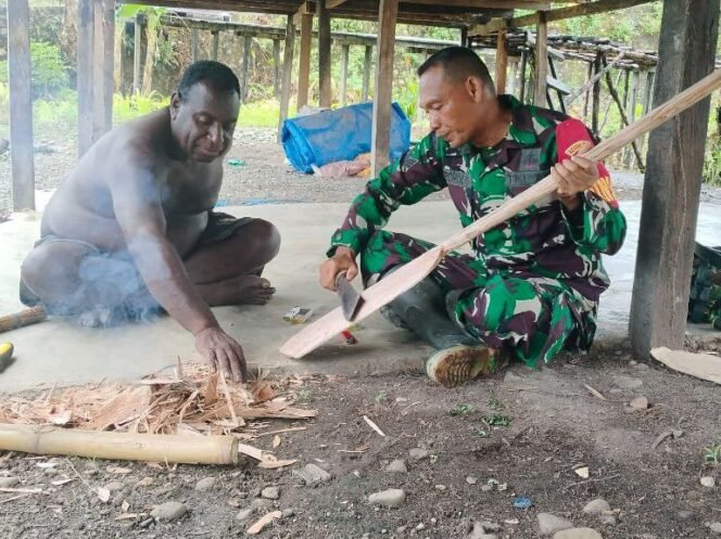 
					Satgas TMMD Kodim 1710/Mimika Bangun Kedekatan Lewat Komunikasi Sosial di Tengah Kegiatan