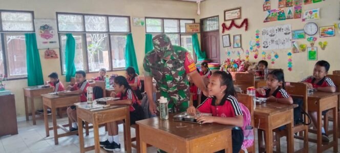 
					Babinsa Desa Tembuku Dampingi Penyaluran Program MBG di Wilayah Binaan