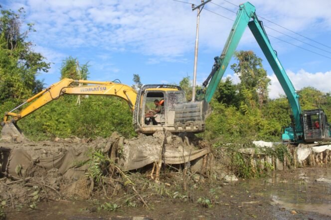 
					Alat Berat Dikerahkan untuk Penimbunan Jalan Desa Talio, Barito Selatan