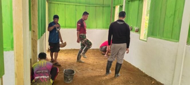 
					Tampak Lebih Cerah, Satgas TMMD ke-124 Kodim 1431/Bombana Rampungkan Pengecatan RTLH Ibu Tina