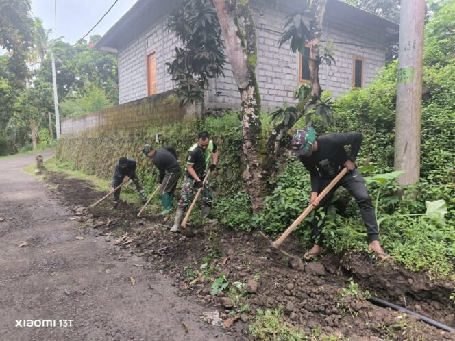 
					Tentara Gali Tanah, Tanam Pipa Sepanjang 2 Kilometer di Desa Depeha