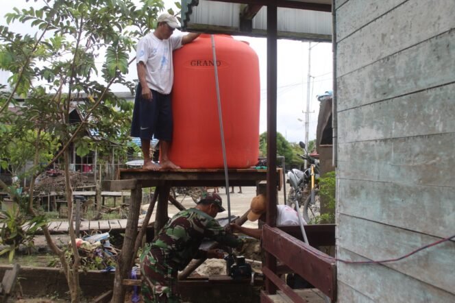 
					Satgas TMMD Kodim 1012/Buntok Pasang Tandon Sumur Bor untuk Fasilitas Wudhu di Desa Talio