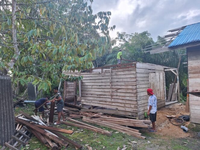 
					Pembongkaran Rumah RTLH di Desa Wungkur Baru Jadi Awal Perbaikan Program TMMD Kodim 1012/Buntok