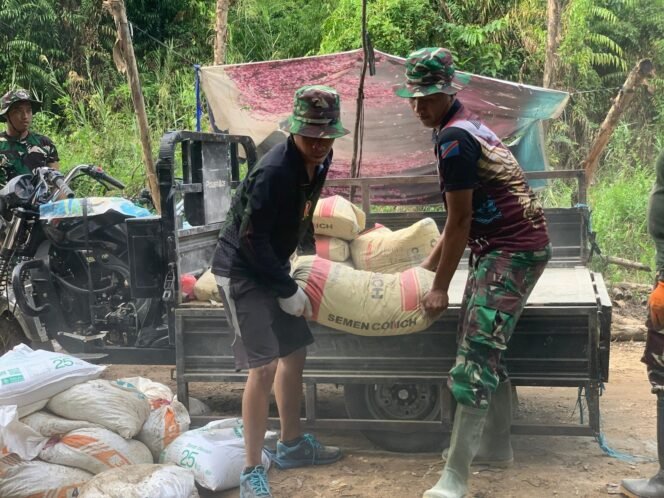 
					Tanpa Lelah, Satgas TMMD dan Tosa Jadi Andalan Distribusi Semen ke Lokasi Proyek Jalan