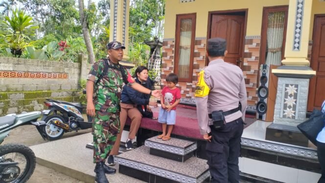 
Babinsa Desa Landih Aktif Dukung Penurunan Stunting, Dampingi Pemberian PMT ke Warga