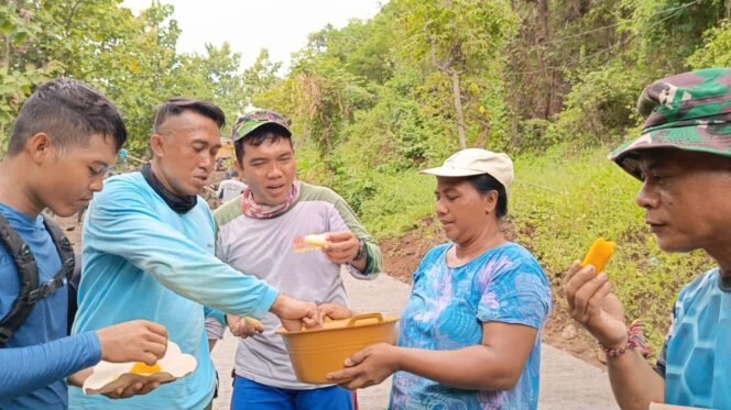 
					Ketulusan Ibu Luh Eka, Simbol Kemanunggalan TNI dan Rakyat di TMMD ke-124 Buleleng