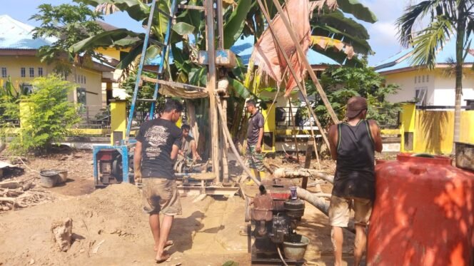 
					Sumur Bor Kelima Hampir Tuntas Dibangun Satgas TMMD Ke-124 Kodim 0408/BS