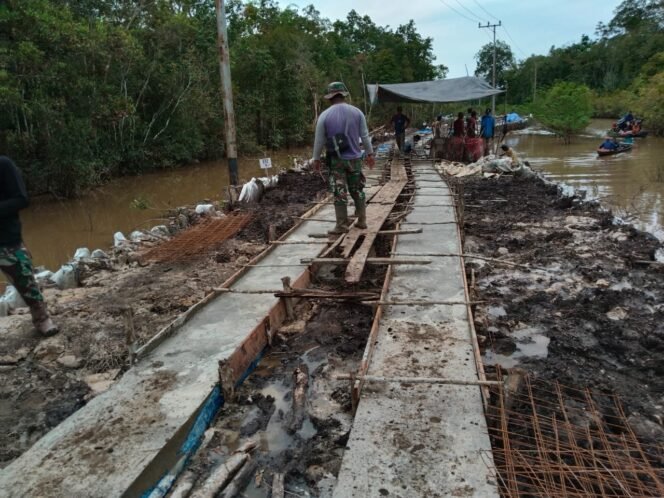 
Sentuhan Terakhir Pengerjaan Jalan TMMD di Desa Talio, Program Siap Ditutup