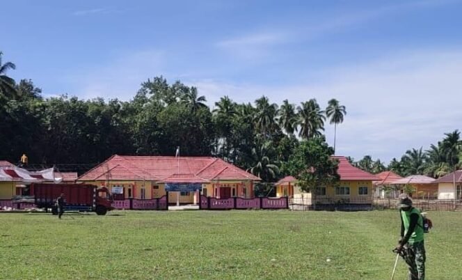 
					Menjelang Penutupan, Satgas TMMD Ke-124 Kodim 0408/BS dan Warga Gotong Royong Siapkan Lapangan