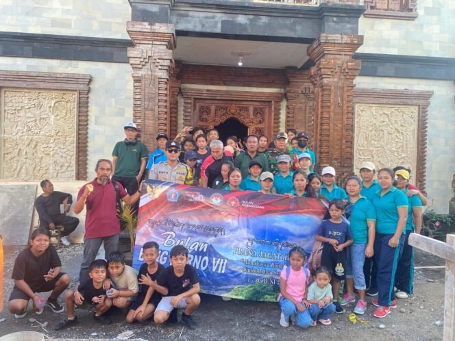 
Babinsa Kutampi Kaler Kawal Jalan Santai