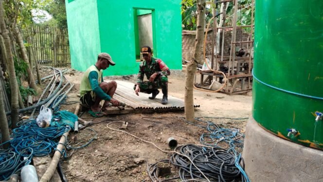 
Bantu Warga Dapatkan Air Bersih, Babinsa Koramil 01/Loli Siapkan Pengeboran Sumur