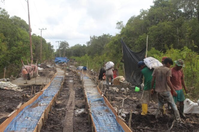 
Satgas TMMD Bangun Jalan Layak untuk Meningkatkan Akses Warga Desa Talio
