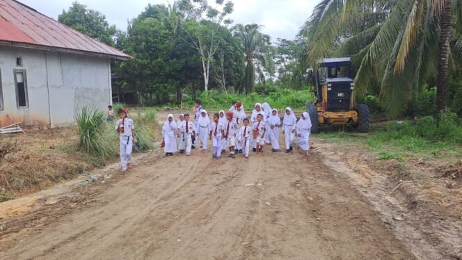 
					Berkat TMMD, Anak Mansapa Kini Nyaman ke Sekolah