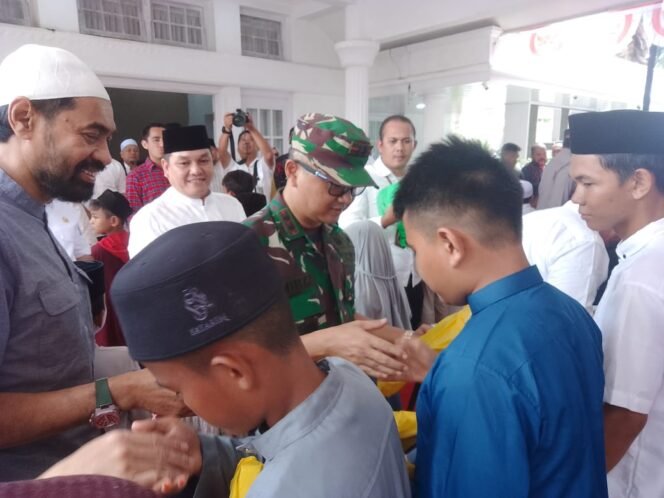
					Gubernur Aceh dan Forkopimda Santuni Ribuan Anak Yatim di Aceh Barat