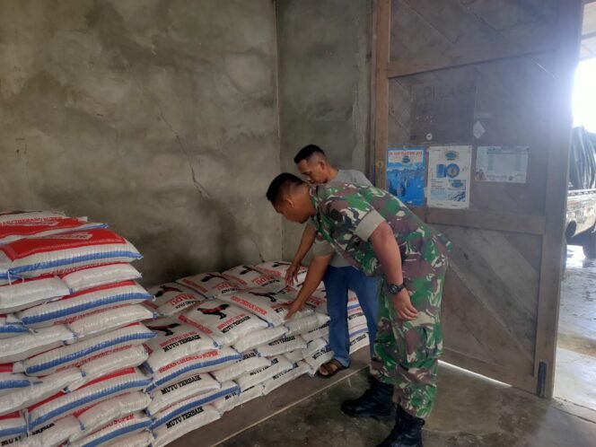 
					Babinsa Koramil 03 Kaway XVI Serka Saferi Pasaribu Cek Stok Beras di Kilang Padi