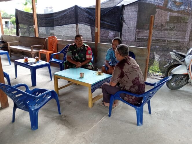 
					Babinsa Posramil 12/Panton Reu Laksanakan Komsos Bersama Warga Gampong Baro