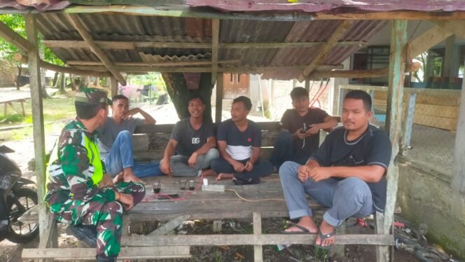 
					Babinsa Koramil 0105-10/Woyla Barat Sertu Rahmatul maulid Ajak Pemuda di Desa Pasi Panjang Jauhi Judi Online