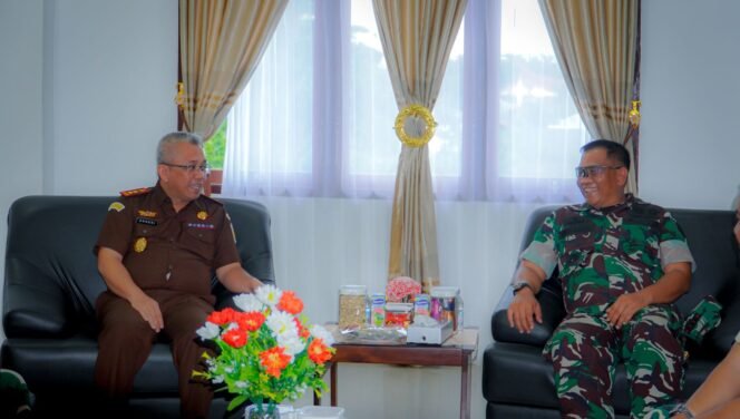 
					Danrem 182/Jazira Onim dan Kajari Kaimana Sepakat Perkuat Kolaborasi untuk Kesejahteraan Masyarakat